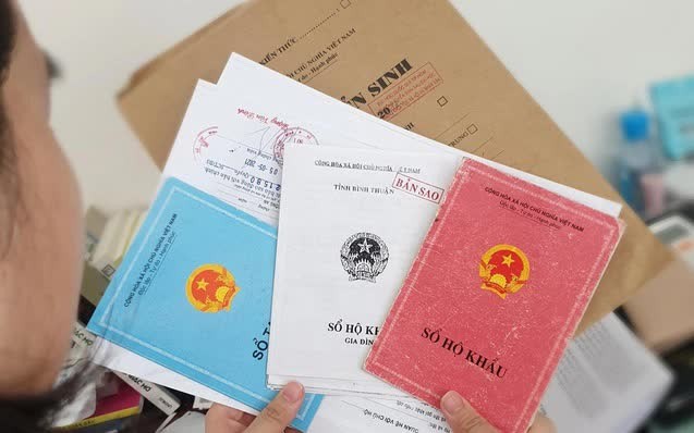 Bãi bỏ quy định yêu cầu xuất trình sổ hộ khẩu