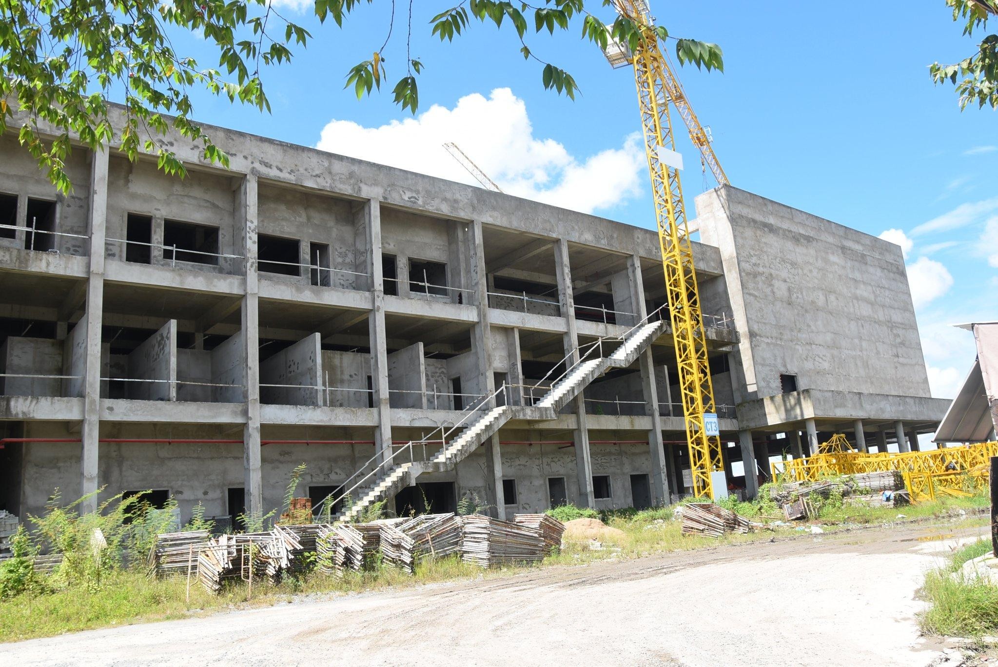 Bệnh viện hơn 1.700 tỷ xây nhiều năm không xong