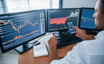 Nỗ lực hồi phục, VN-Index đóng cửa tăng 4,1 điểm, lên 1.214 điểm