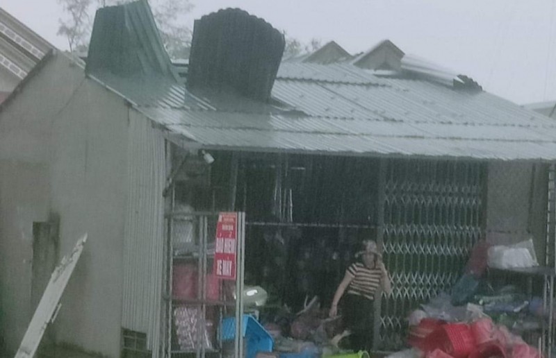Những hình ảnh đầu tiên về thiệt hại do siêu bão Noru gây ra chiều 27/9