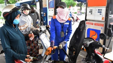 Ngày mai, giá xăng có thể giảm về sát 20.000 đồng/lít