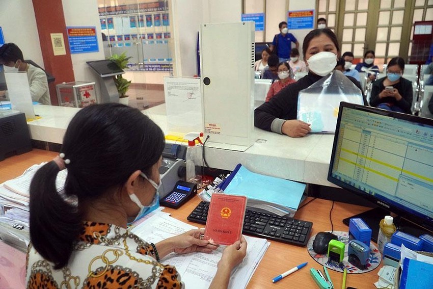 Hà Nội sắp bỏ yêu cầu trình CCCD, sổ hộ khẩu trong thủ tục hành chính