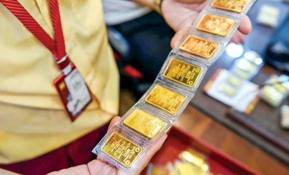 Giá vàng miếng trong nước vẫn 'một mình một chợ'