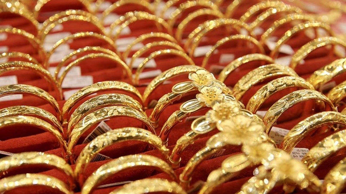 Giá vàng trong nước đảo chiều ngoạn mục phiên cuối tuần, tăng phi mã