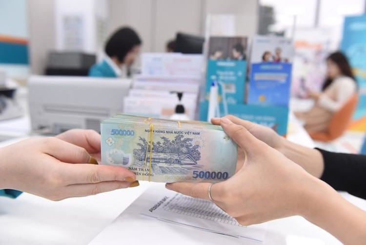 Lãi suất cho vay tăng vọt