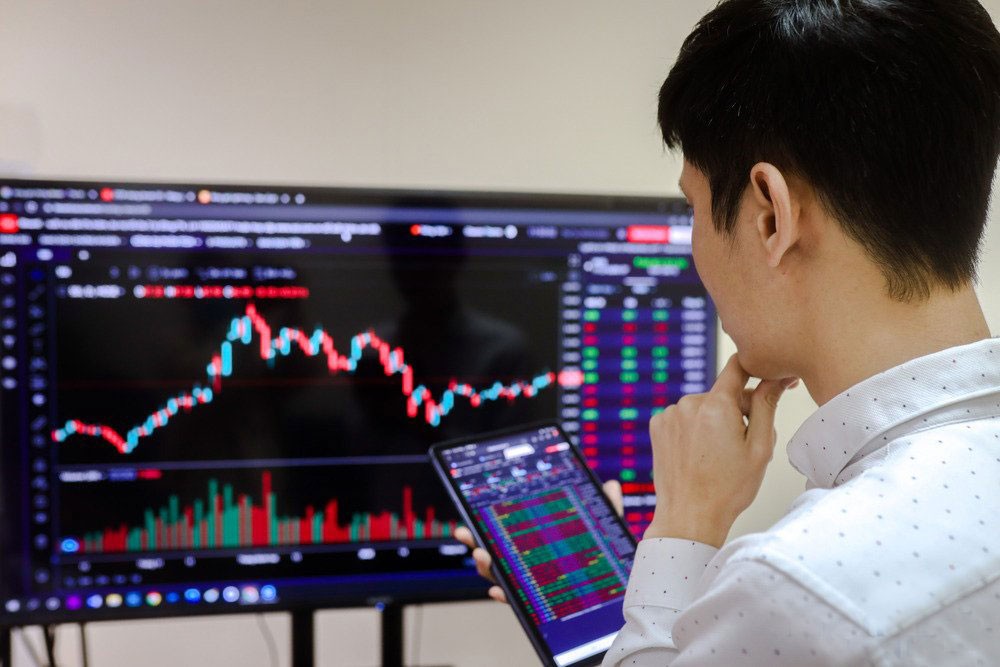Vì sao thị trường chứng khoán sụt giảm mạnh?