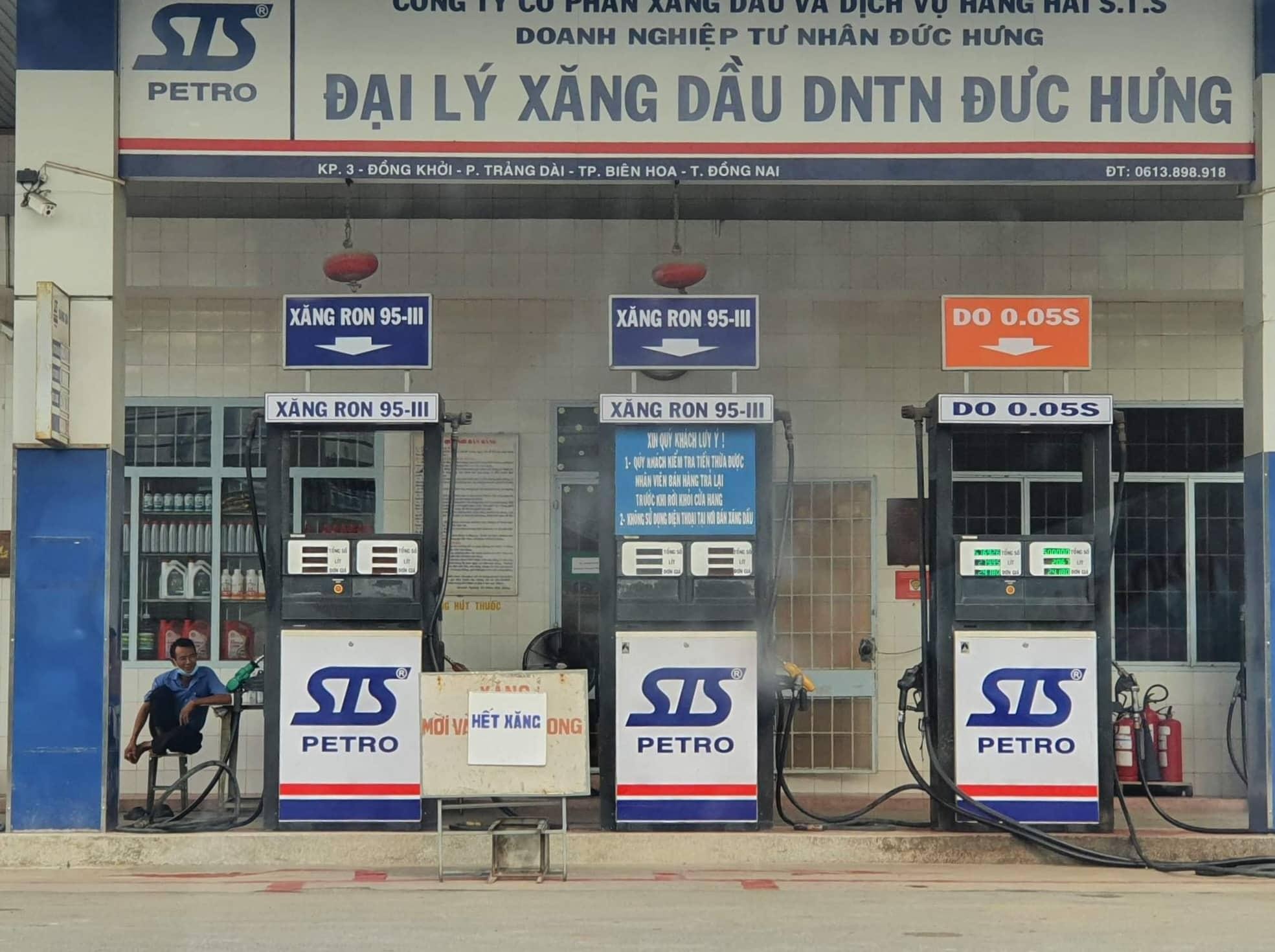 Nhiều cây xăng ở Đồng Nai vẫn chờ nhập hàng