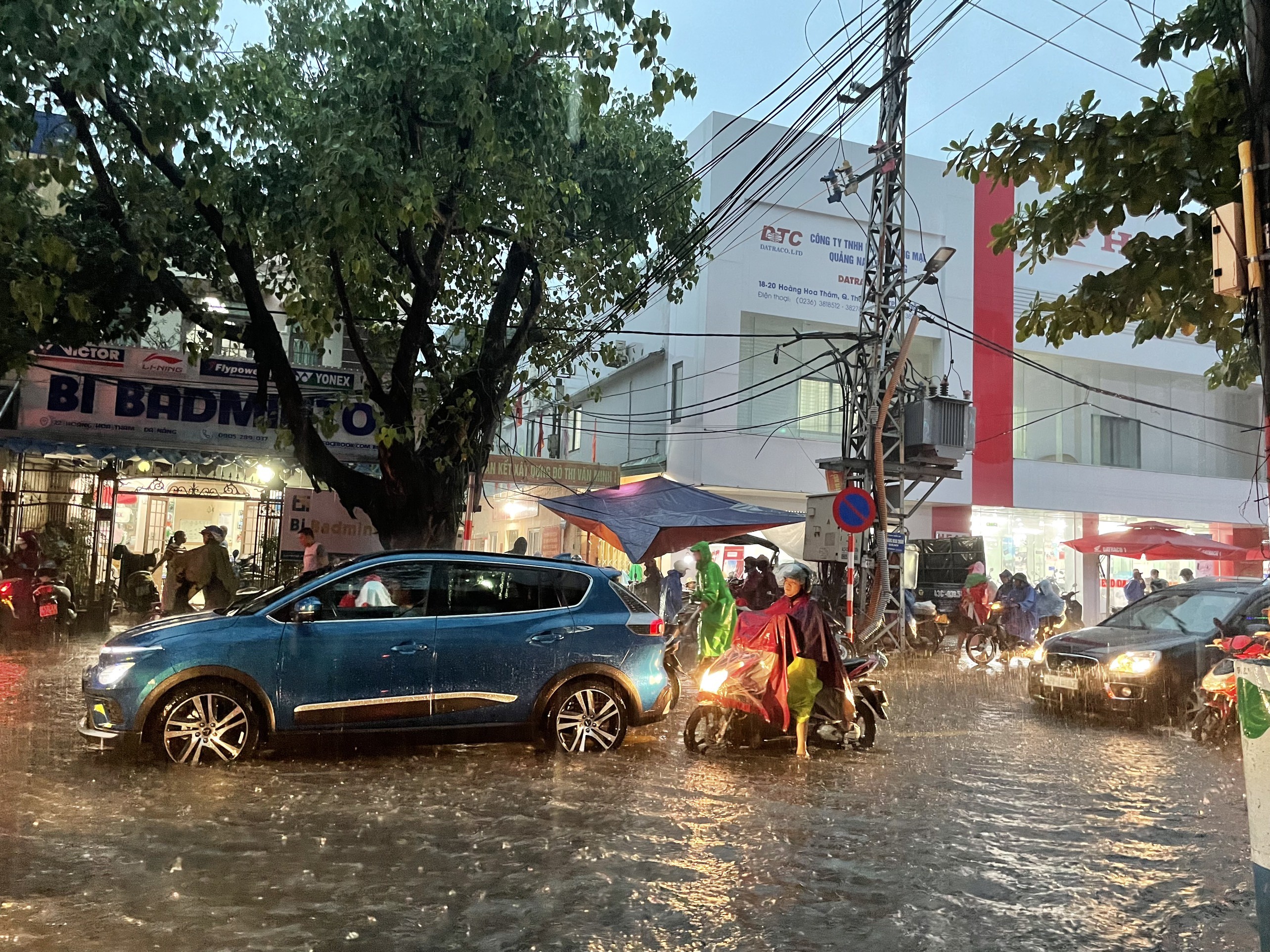 Vì sao Đà Nẵng phải hứng chịu trận mưa lớn kinh hoàng?