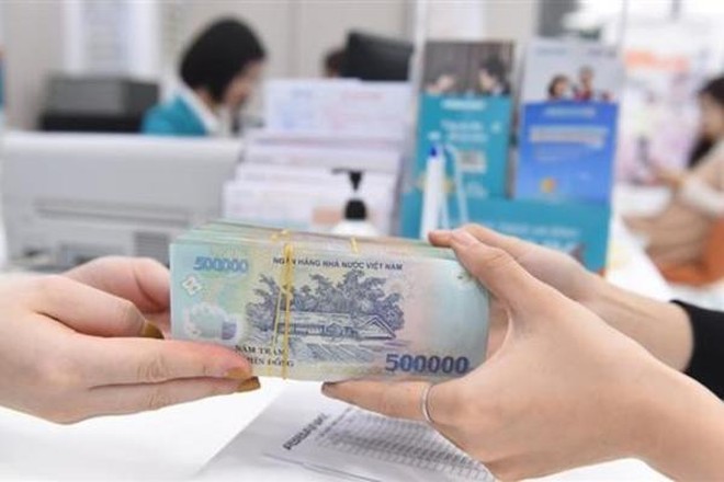 Lãi suất tiền gửi tăng vọt, chạm mốc 9,5%/năm