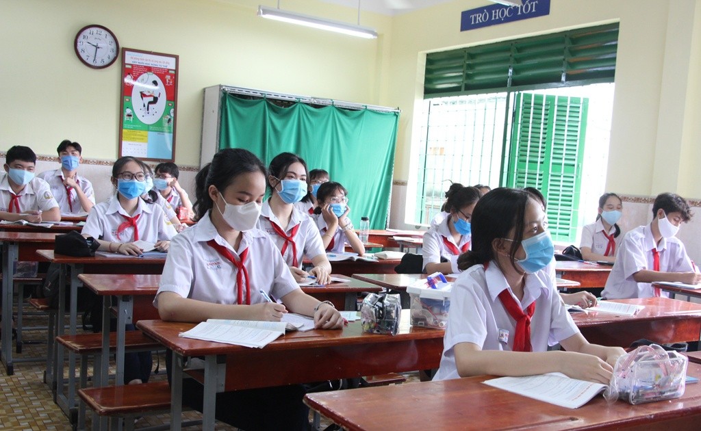 Lùi giờ học ở TPHCM, lãnh đạo phòng giáo dục nói khó thực hiện