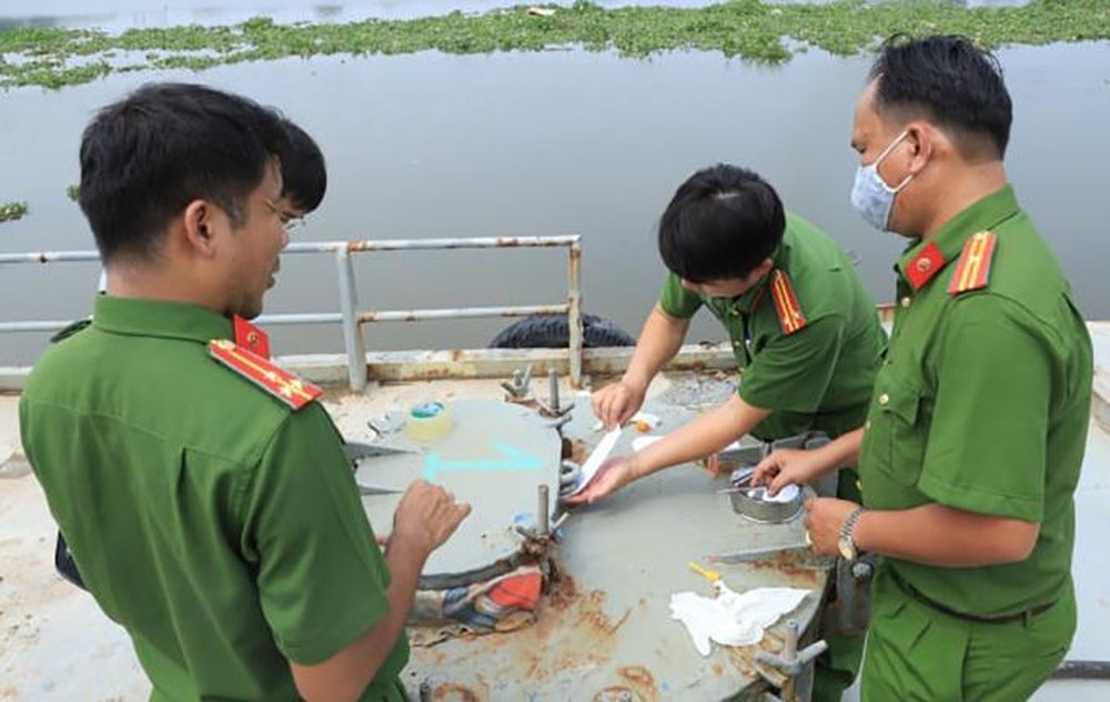 Vụ buôn lậu gần 200 triệu lít xăng: Hé lộ tình tiết ông trùm đầu thú giám đốc Công an tỉnh