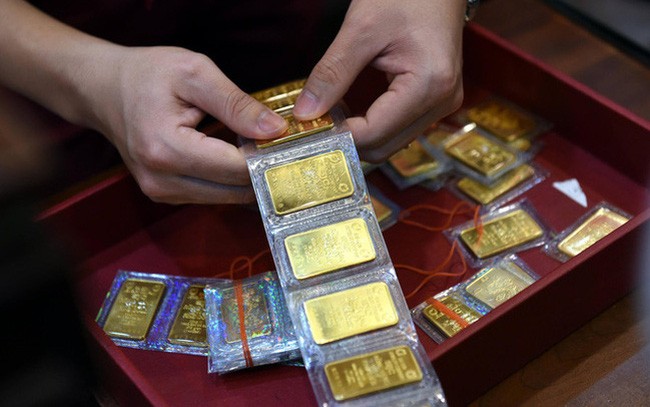 USD 'hạ nhiệt', giá vàng chững lại