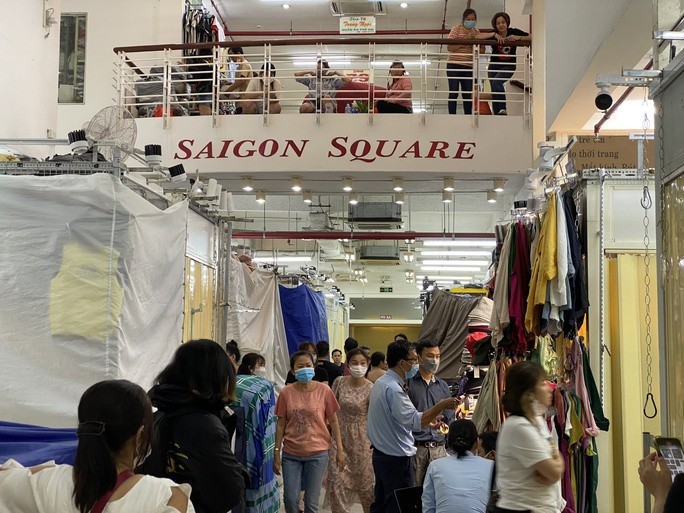 Hồ sơ về Saigon Square, nơi "làm giàu" của các hộ bán hàng giả, nhái