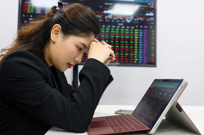 Đầu tư chứng khoán trái tay: 'Ngọt ngào đến mấy cũng tan thành mây'