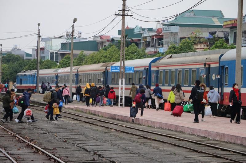 Thị trường “vé Tết” bắt đầu sôi động