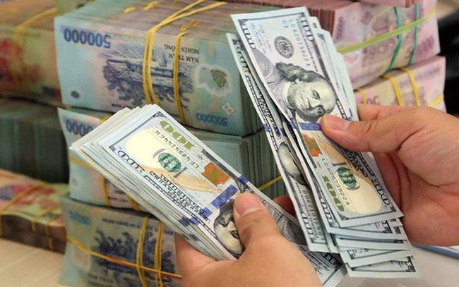 Ngân hàng tuần qua: Nỗi lo dân găm giữ USD, chuyển tài sản VND sang ngoại tệ