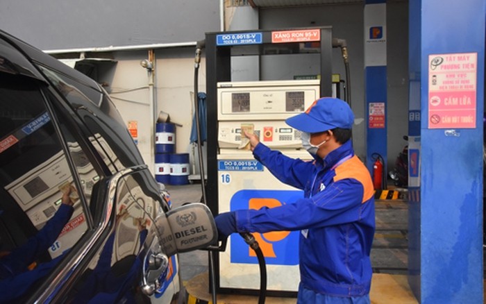 Rút ngắn thời gian điều hành giá xăng có khả thi?