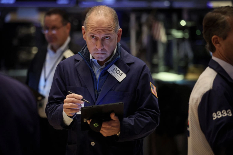 Chứng khoán Mỹ tăng điểm, giá dầu tụt thêm 2%