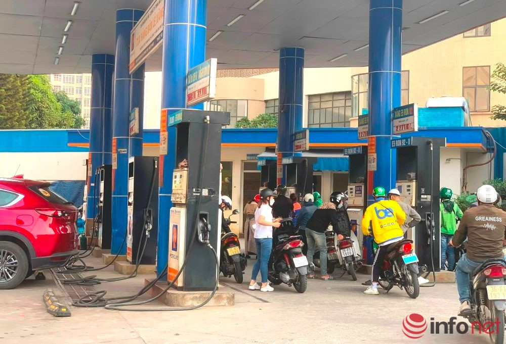 Sau 4 lần tăng liên tiếp, giá xăng dầu ngày mai sẽ tiếp tục tăng hay giảm?