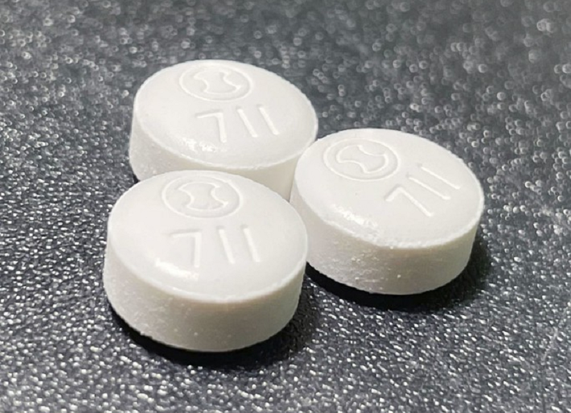 Nhật Bản lần đầu tiên cấp phép khẩn cấp thuốc chữa Covid-19