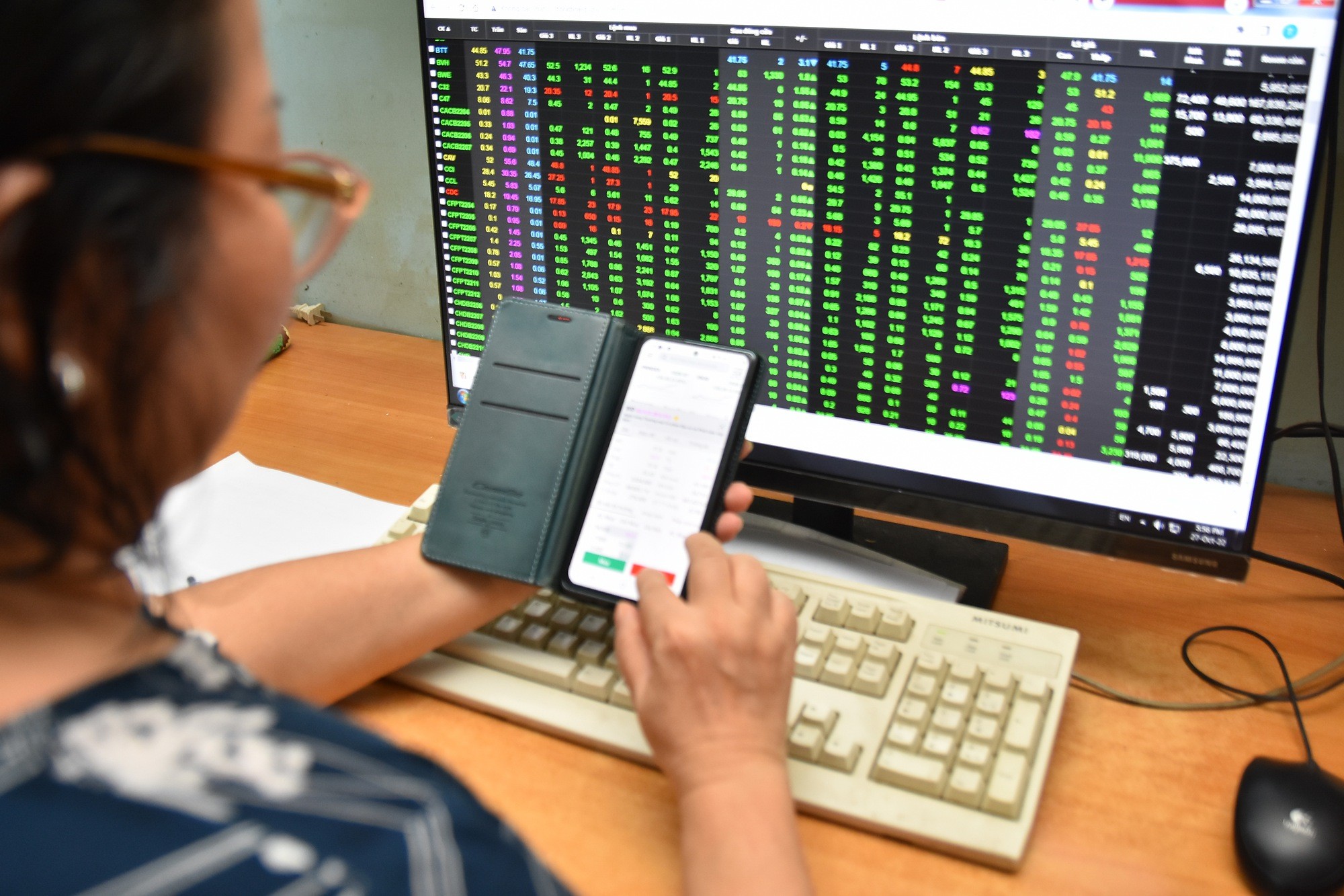 Chứng khoán đảo chiều, VN-Index tăng vào cuối phiên