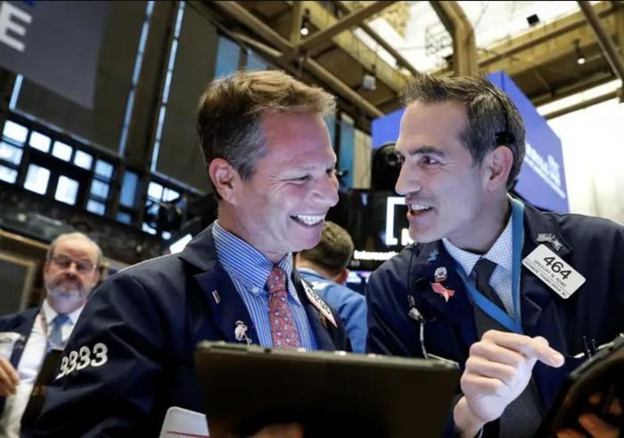 Chứng khoán Mỹ xanh rực sau báo cáo CPI, giá dầu cũng tăng mạnh