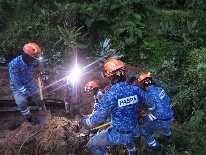 Lở đất ở Malaysia khiến ít nhất 2 người chết, 51 người mất tích