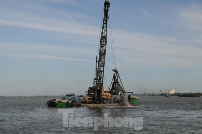 Khai thác cát sỏi gây gia tăng sạt lở tại Đồng bằng sông Cửu Long