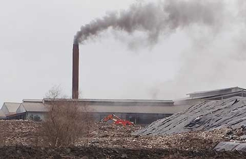 Công ty xử lý rác thải Tâm Sinh Nghĩa chưa khắc phục việc tồn lưu chất thải, rò rỉ khói lò đốt