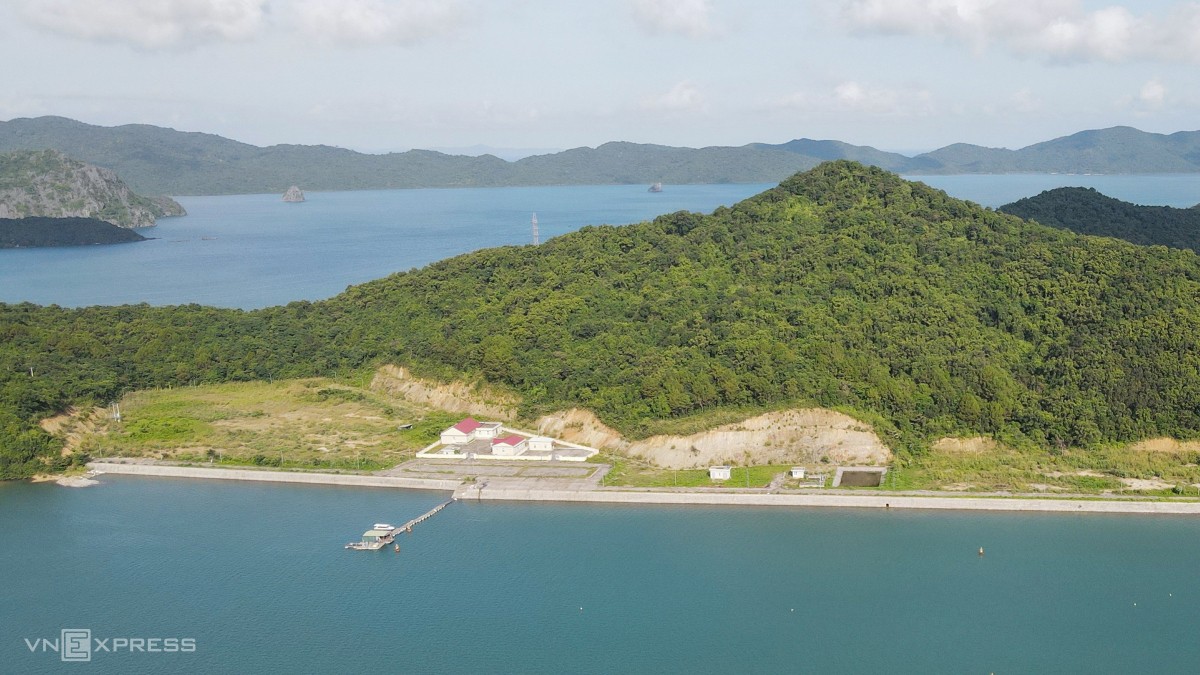 Công trình gần 140 tỷ đồng 'đắp chiếu' trên vịnh Bái Tử Long