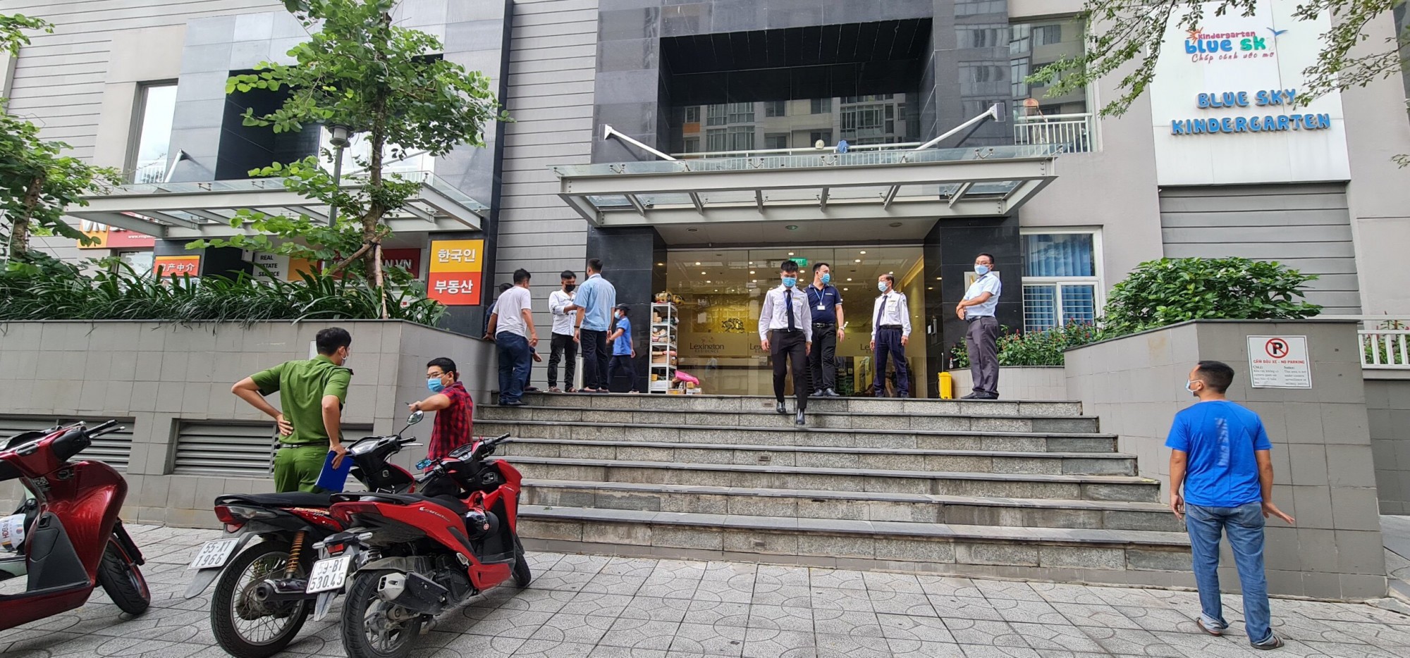 Cô gái 21 tuổi rơi từ tầng 5 chung cư Lexington Residence xuống đất tử vong