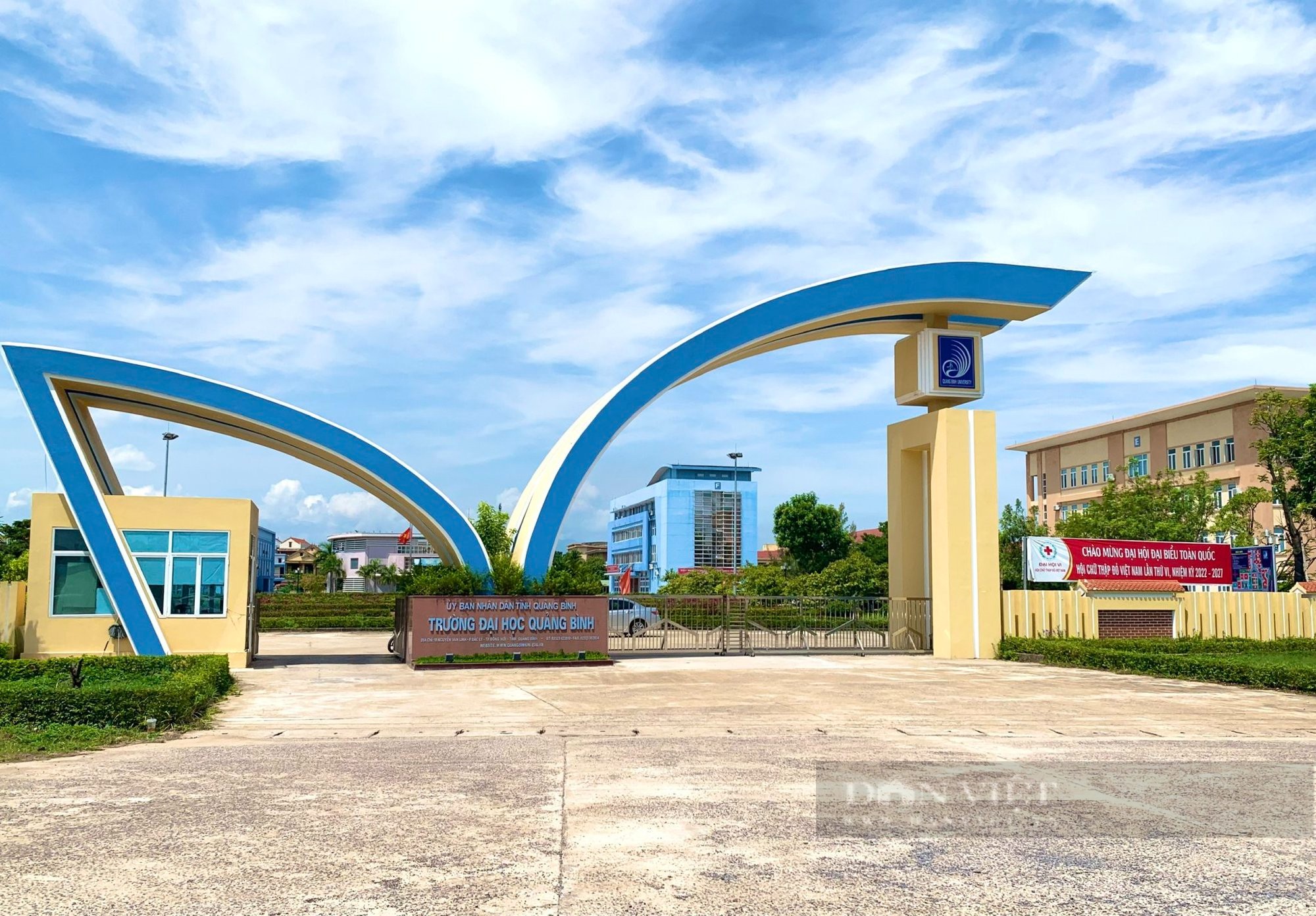 Sinh viên sư phạm Đại học Quảng Bình "dài cổ" đợi tiền hỗ trợ