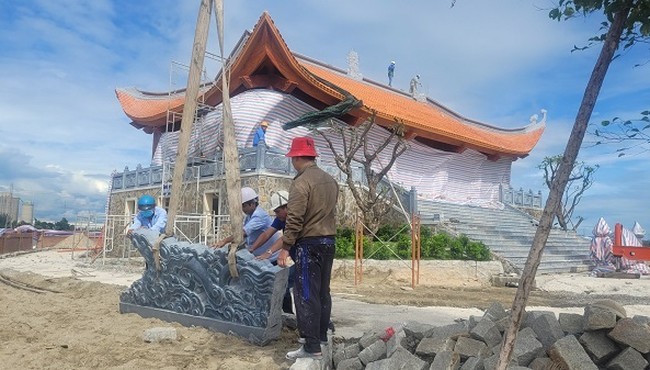 Khẩn trương xử lý 'đền Phúc Giang' xây trái phép trong cảng Mỹ Xuân