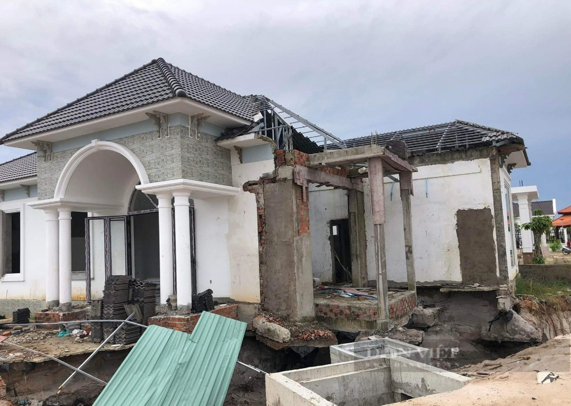 56/79 chủ biệt thự xây dựng "chui" ở Phú Quốc nộp giấy tay mua đất xin hoãn tháo dỡ