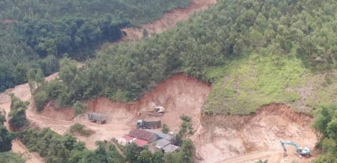 Vụ khai thác đất trái phép trên địa bàn huyện Thanh Sơn (Phú Thọ): Xử phạt hai hộ dân vi phạm!