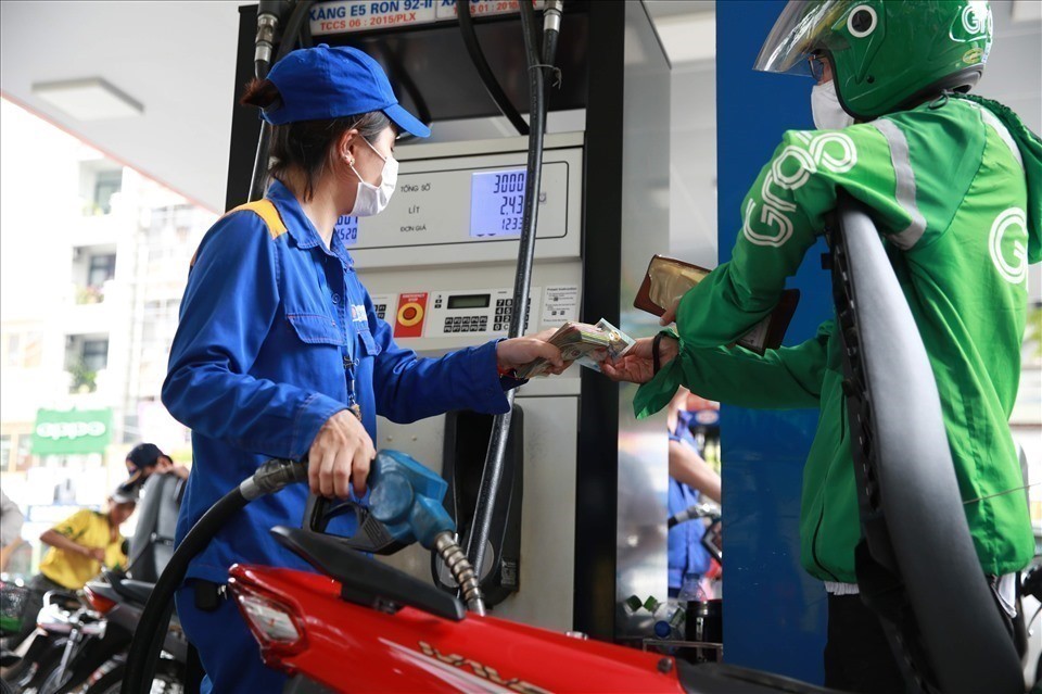 Ngày mai, 1.7 giá xăng có thể giảm thế nào?