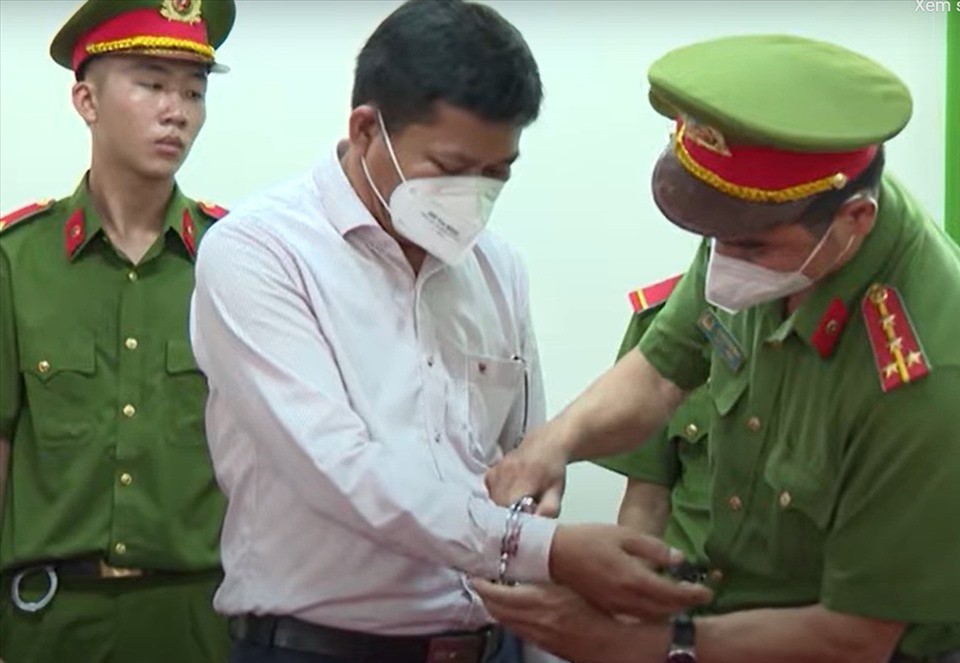 Khởi tố, bắt giam nguyên Giám đốc CDC Bình Phước vụ nhận quà của Việt Á