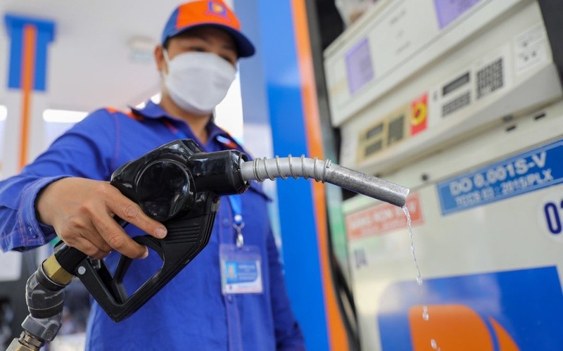 Giá xăng dầu hôm nay 2/7: Cập nhật giá xăng dầu trong nước, quốc tế