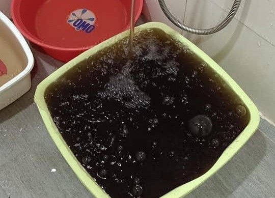 Người dân chung cư Hoà Phát, Hà Nội: Khổ sở vì nước sinh hoạt bị vẩn đục