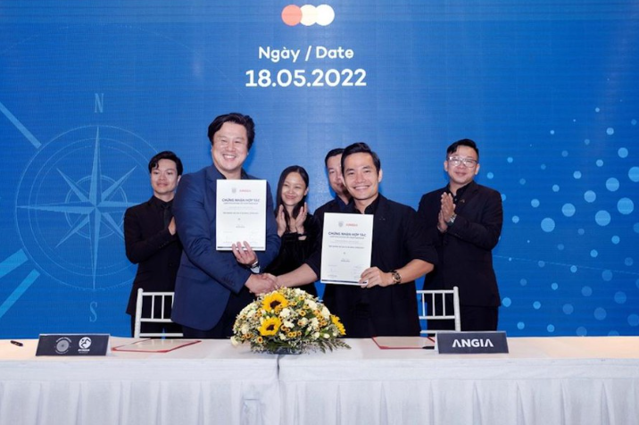 Vợ chồng Thanh Bùi và TGĐ Vạn Thịnh Phát đổ tiền làm giáo dục ‘hạng sang’  trong lúc En Pointe bị lỗ