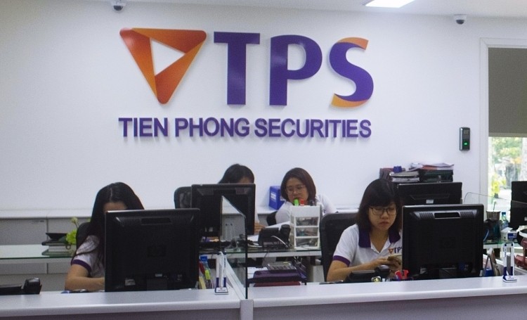 Chứng khoán Tiên Phong lỗ 280 tỷ đồng vì đầu tư trái phiếu R&H Group