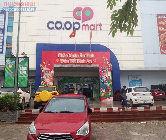 Nhân viên siêu thị Co.op mart: "Mặc dù vỏ đã hết hạn, nhưng sản phẩm bên trong vẫn dùng được"