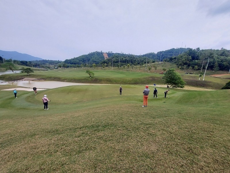 "Đánh trống bỏ dùi” với dự án Sân golf Hòa Bình – Geleximco?