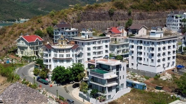 Tiếp tục cưỡng chế 2 biệt thự Ocean View Nha Trang xây vượt tầng