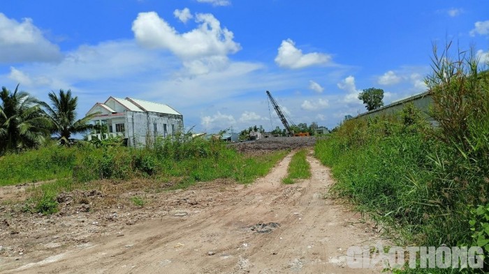 Bãi tập kết đất không phép, ngang nhiên hoạt động giữa lòng TP Cà Mau