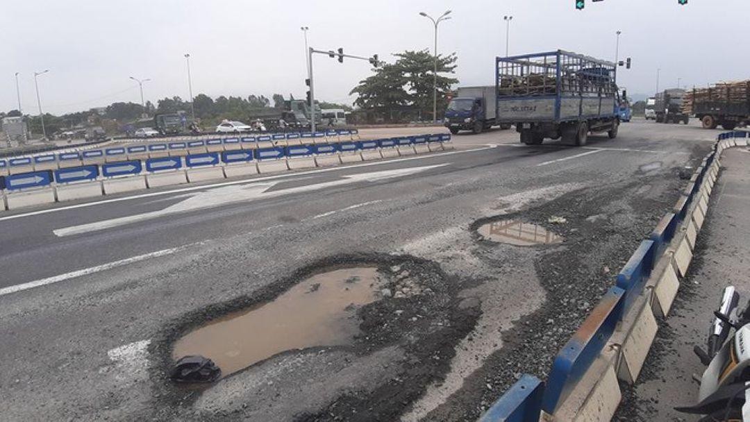 Cao tốc hơn 34.000 tỷ hư hỏng, nhà thầu chưa chịu sửa?