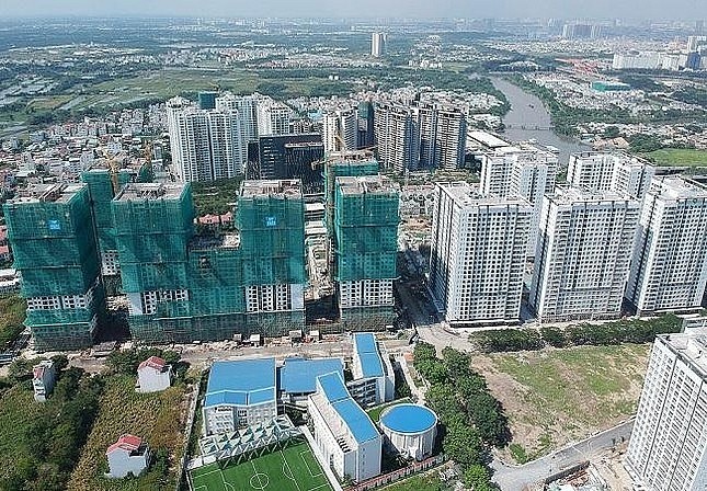 Vốn từ trái phiếu và tín dụng bị 'siết', chủ đầu tư BĐS 'bẻ lái' huy động dòng tiền