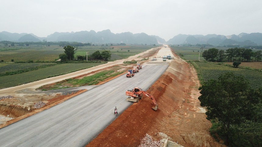 Dùng kinh phí còn dư sau đấu thầu để thưởng cho nhà thầu cao tốc vượt tiến độ