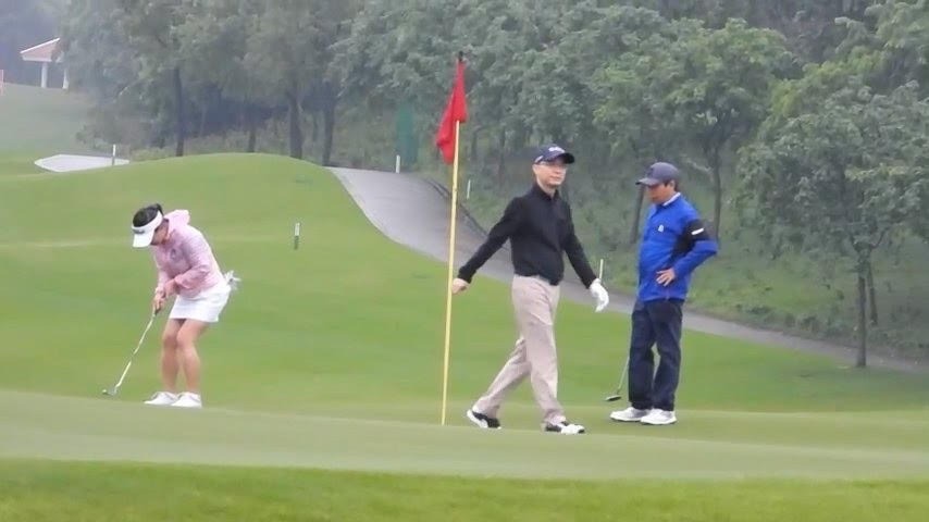 Lãnh đạo Tổng Công ty thép Việt Nam chơi Golf trong giờ làm việc