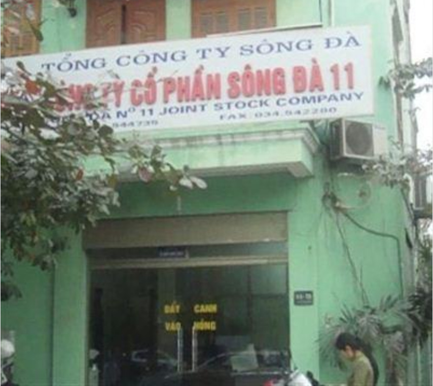 Cổ phiếu vừa lên đỉnh, lãnh đạo nhanh tay đồng loạt chốt lời